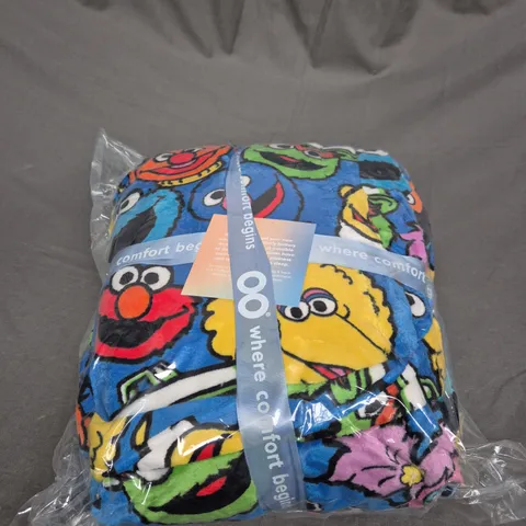 SEALED OODIE OVERSIZED HOODED BLANKET - SESAME STREET 