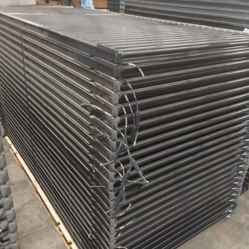 PALLET CONTAINING A VERY LARGE QUANTITY OF SOLYNDRA 200W SOLAR PANELS