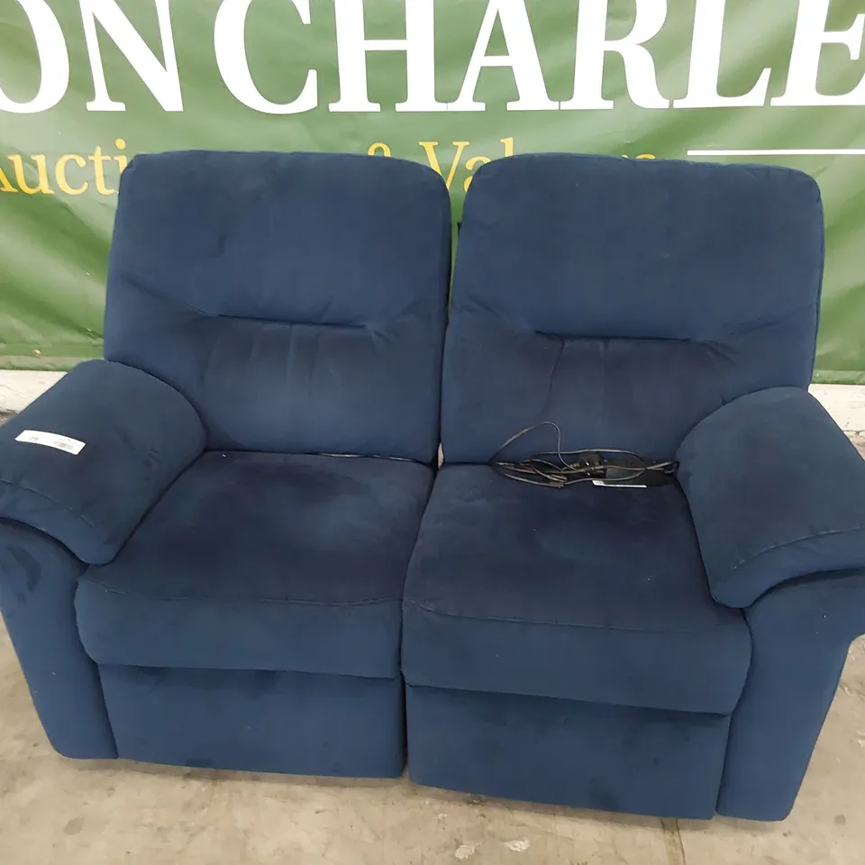 QUALITY BRITISH DESIGNER G PLAN SEATTLE POWER RECLINING TWO SEATER SOFA PLUSH INGIGO FABRIC
