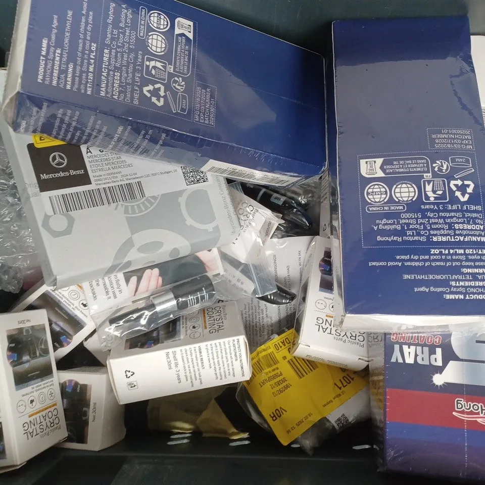APPROXIMATELY 20 ASSORTED CAR ACCESSORIES AND PRODUCTS TO INCLUDE SPRAY COATING AGENT, PAINT REPAIR PEN, ETC - COLLECTION ONLY