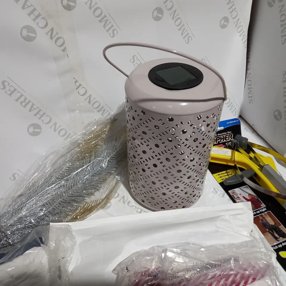 LOT OF APPROX 7 ASSORTED ITEMS TO INCLUDE: CANDY CANE LIGHTS, LANTERN, CLOTHING ITEMS