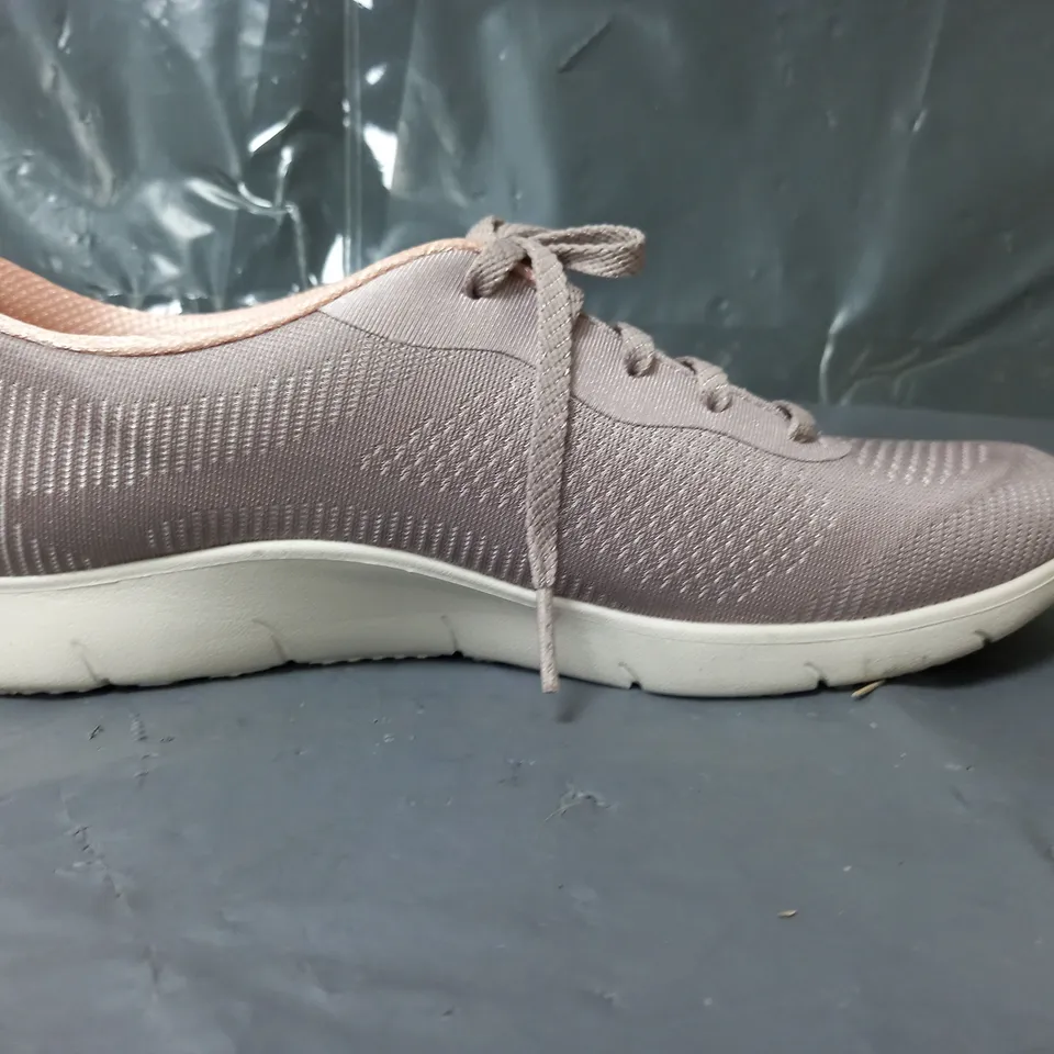 SKECHERS ARCJ IT REFINE TRAINERS SIZE 6