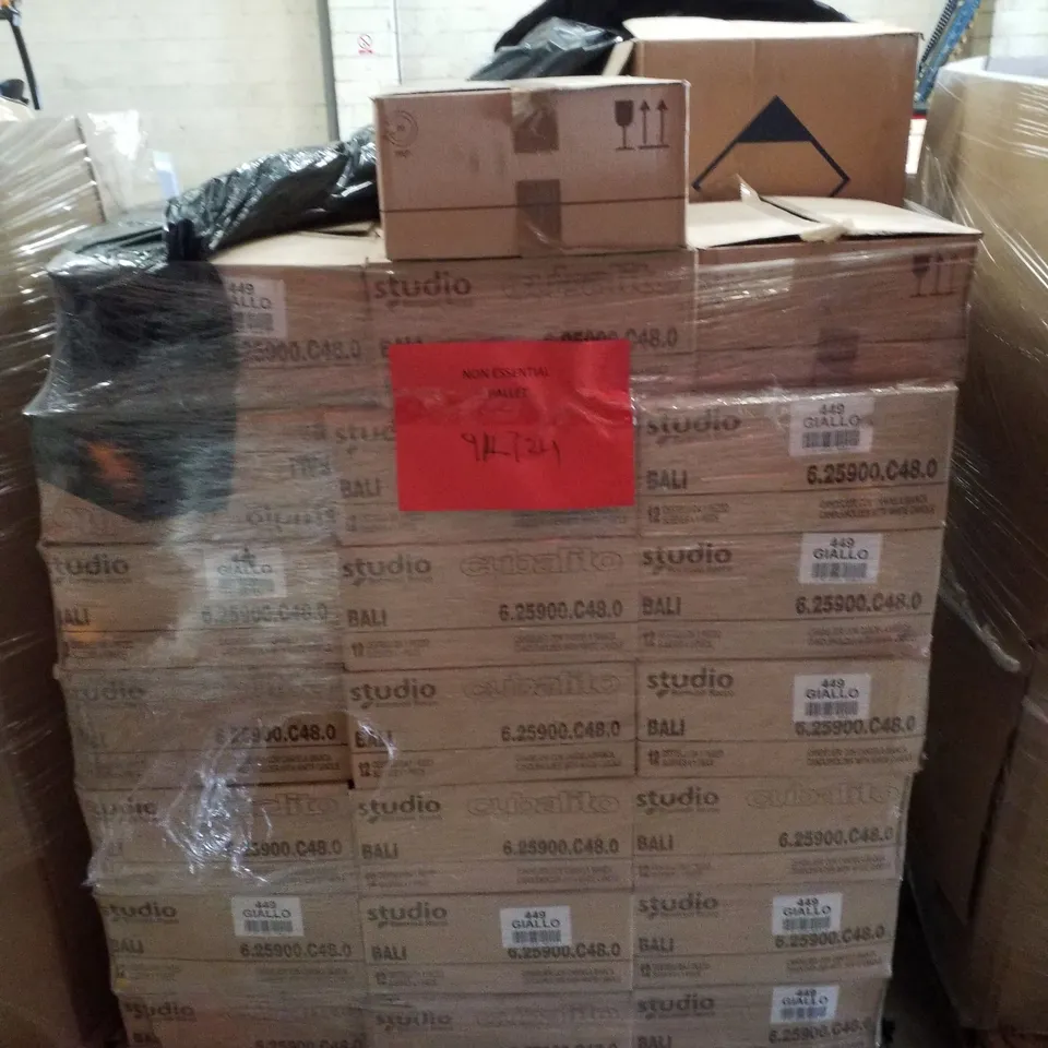 PALLET CONTAINING APPROXIMATELY 63 BOXES OF STUDIO CUBALITO CANDLEHOLDERS WITH WHITE CANDLES 