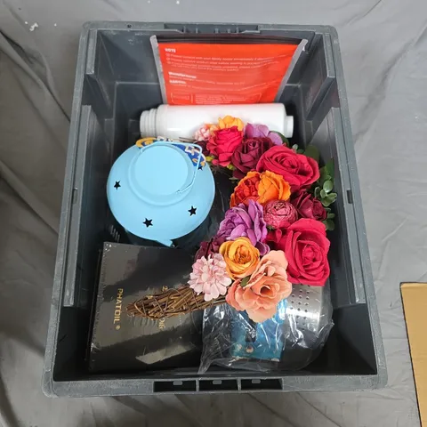 DECORATIVE HOME DÉCOR BUNDLE: ARTIFICIAL FLOWER BOUQUET WITH BLUE LANTERN IN CRATE