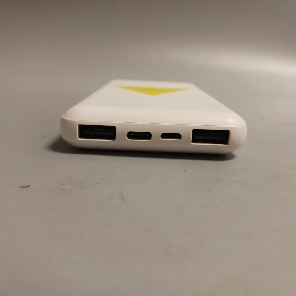 UNBRANDED POWERBANK IN WHITE TYPE-C, MICRO USB AND X2 USB PORTS