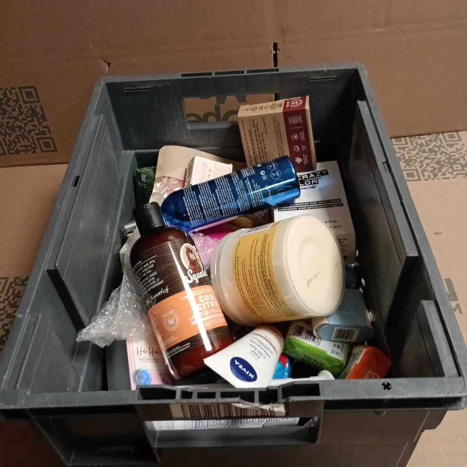 TOTE OF APPROXIMATELY 30 ASSORTED COSMETIC ITEMS TO INCLUDE CRAZY COLOR HAIR COLOR CREAM, DR SQUATCH SOAP, ALOE TATTOO STENCIL ERASER, NIVEA DAY CREAM ETC