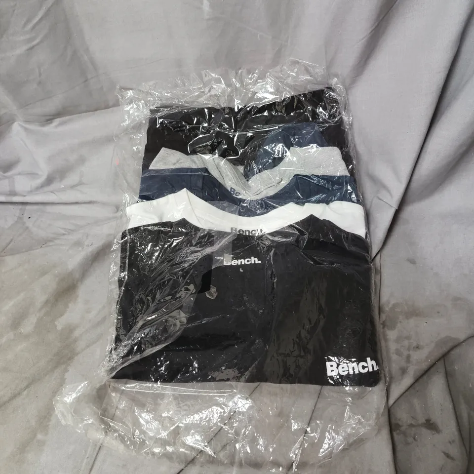 4 X BENCH LARGE T SHIRTS, BLACK/BLUE/WHITE/GREY