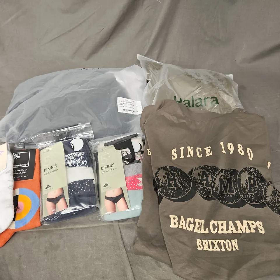BOX OF APPROXIMATELY 20 ASSORTED CLOTHING ITEMS TO INCLUDE UNDERWEAR, DRESS, SOCKS, ETC