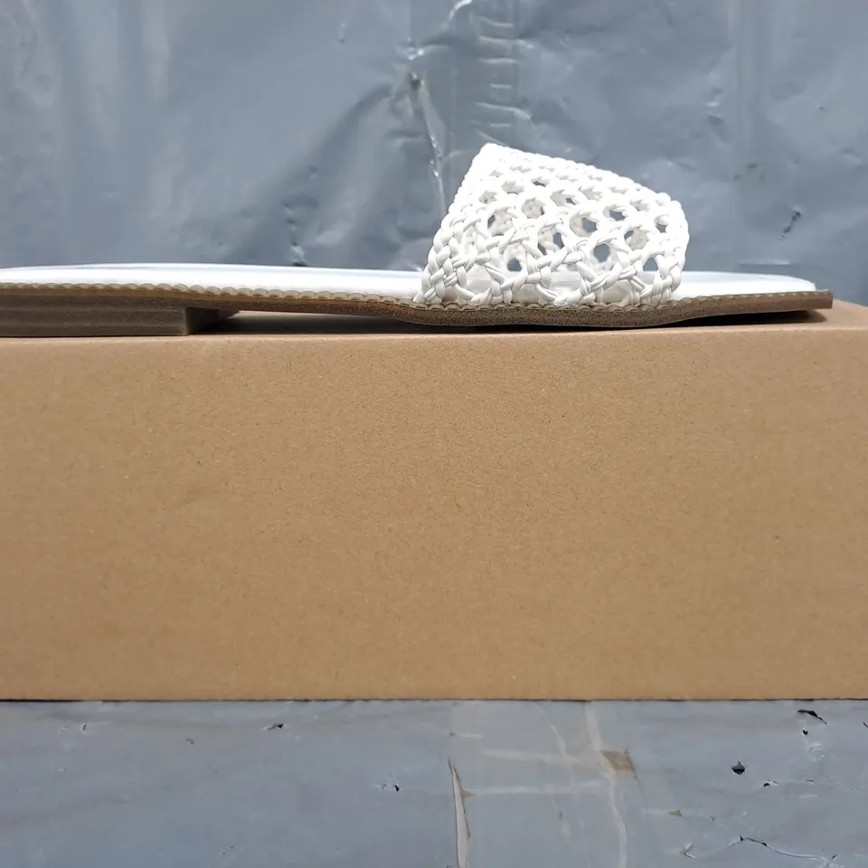 BOXED PAIR OF WHERE'S THAT FROM OPEN TOE FLAT SANDALS IN WHITE SIZE UK 8