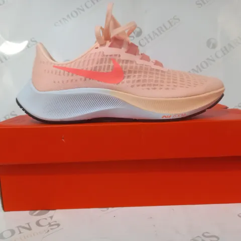 BOXED PAIR OF NIKE AIR ZOOM PEGASUS 37 SHOES IN PEACH UK SIZE 5