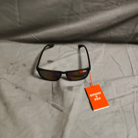 SUPERDRY SUNGLASSES – BLACK FRAME WITH MIRRORED LENSES