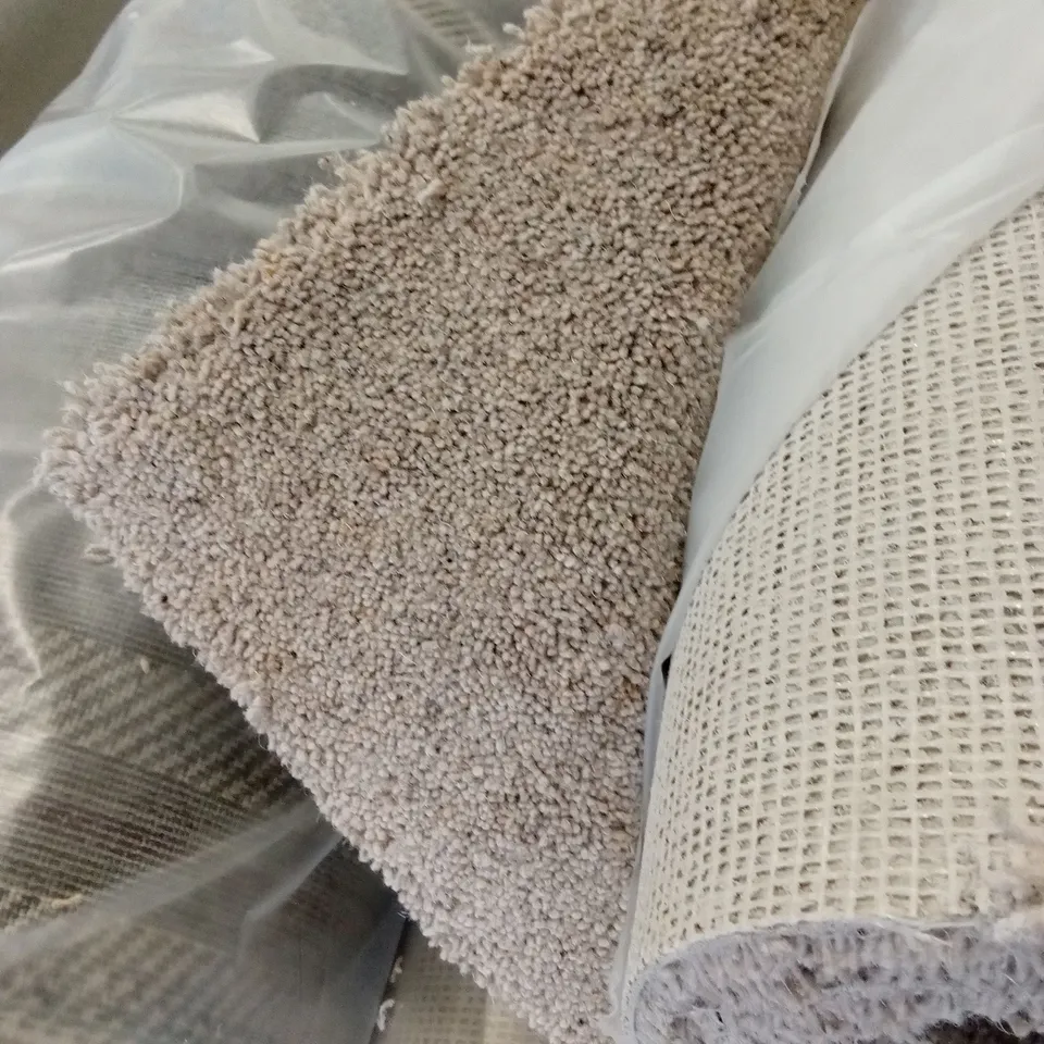ROLL OF QUALITY SWALEDALE GRAIN AB CARPET // APPROX SIZE: 3.9 x 4m