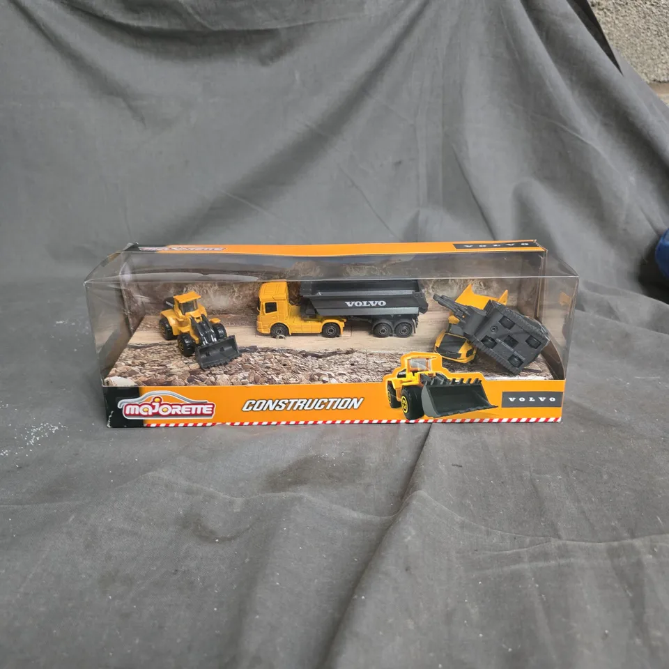 CAGE CONTAINING A LARGE QUANTITY OF KIDS TOYS AND GAMES TO INCLUDE HAPELLO MARBLE RUN, MAJORETTE CONSTRUCTION TOY FIGURES, STITCH PLUSH TOY, DINOSAUR FIGURE, HAPELLO MUSHROOM SPRINKLER ETC