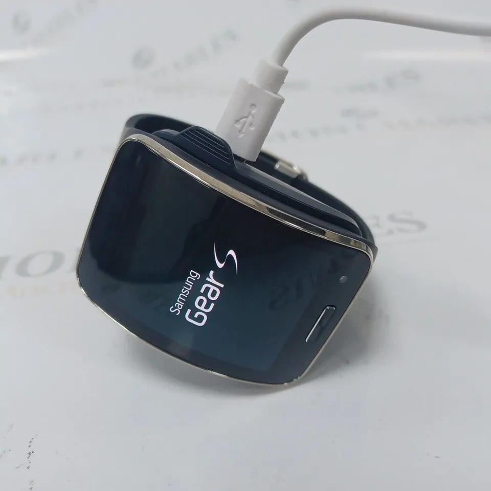 SAMSUNG GEAR S SMART WATCH WITH BATTERY PACK