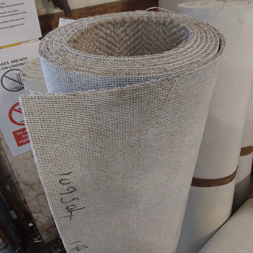 ROLL OF QUALITY LAKELAND WEAVE ULLSWATER CARPET APPROXIMATELY - 4 x 1.47m