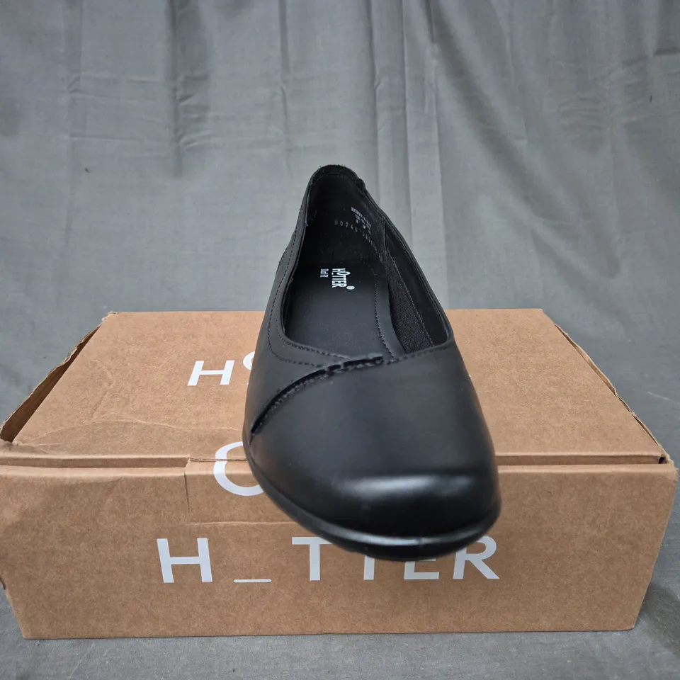 BOXED HOTTER ROBYNS II WIDE BLACK SLIP ON FLATS - UK 8 