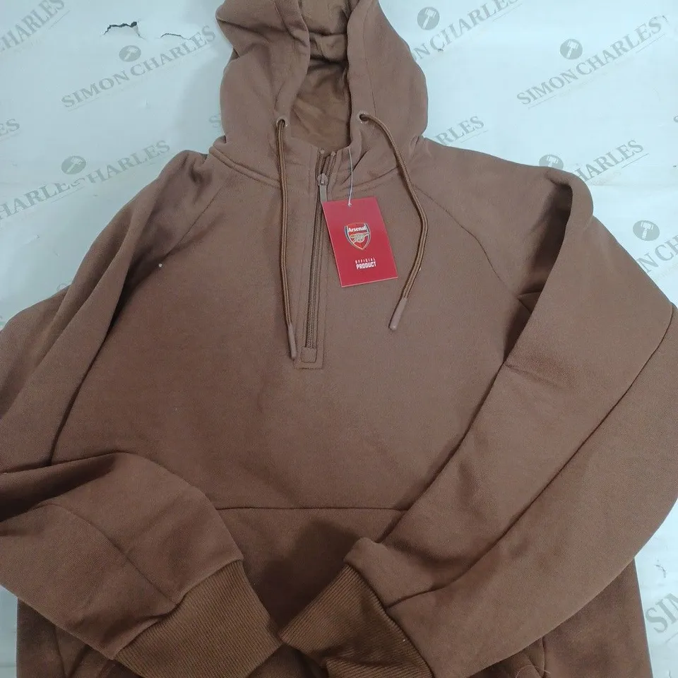 ARSENAL FOOTBALL CLUB HALF ZIP HOODIE IN BROWN - SIZE 12