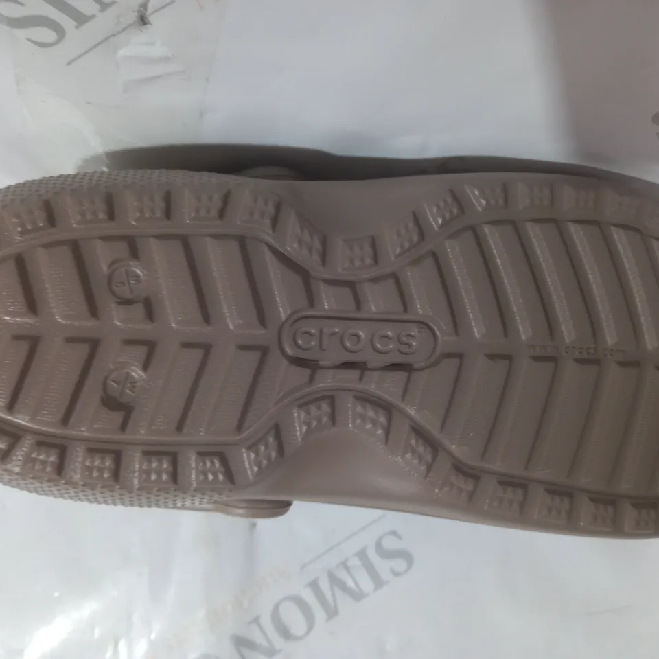 PAIR OF CROCS CLASSIC LINED CLOGS IN MUSHROOM/BONE UK SIZE M4/W5