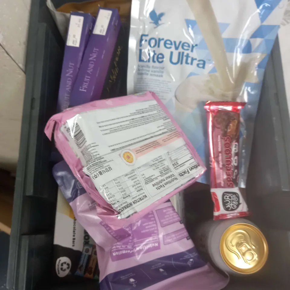 BOX OF APPROXIMATELY 10 ASSORTED ITEMS TO INCLUDE HOT NOODLES, FRUIT AND NUT, YUBI BARS ETC