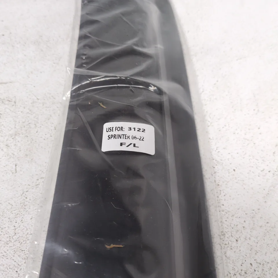 SPRINTER FRONT LEFT CURVED TRIM/MOULDING – BLACK PLASTIC (06-22)