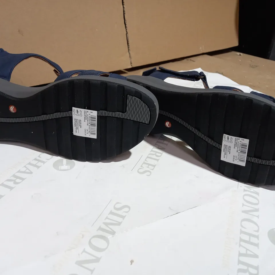CLARKS UN ADORN VIBE NAVY SIZE 7  