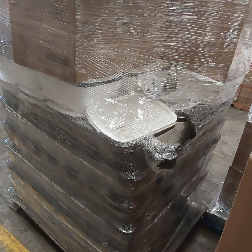 PALLET CONTAINING A VERY LARGE QUANTITY OF TUPPERWARE LARGE BREADSMART BREAD BINS