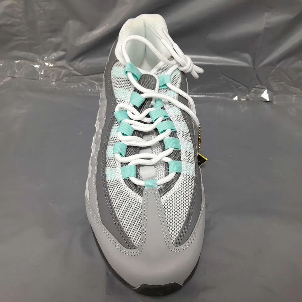 BOXED PAIR OF NIKE AIR MAX ESSENTIAL SHOES IN WHITE/GREY/CYAN UK SIZE 7.5