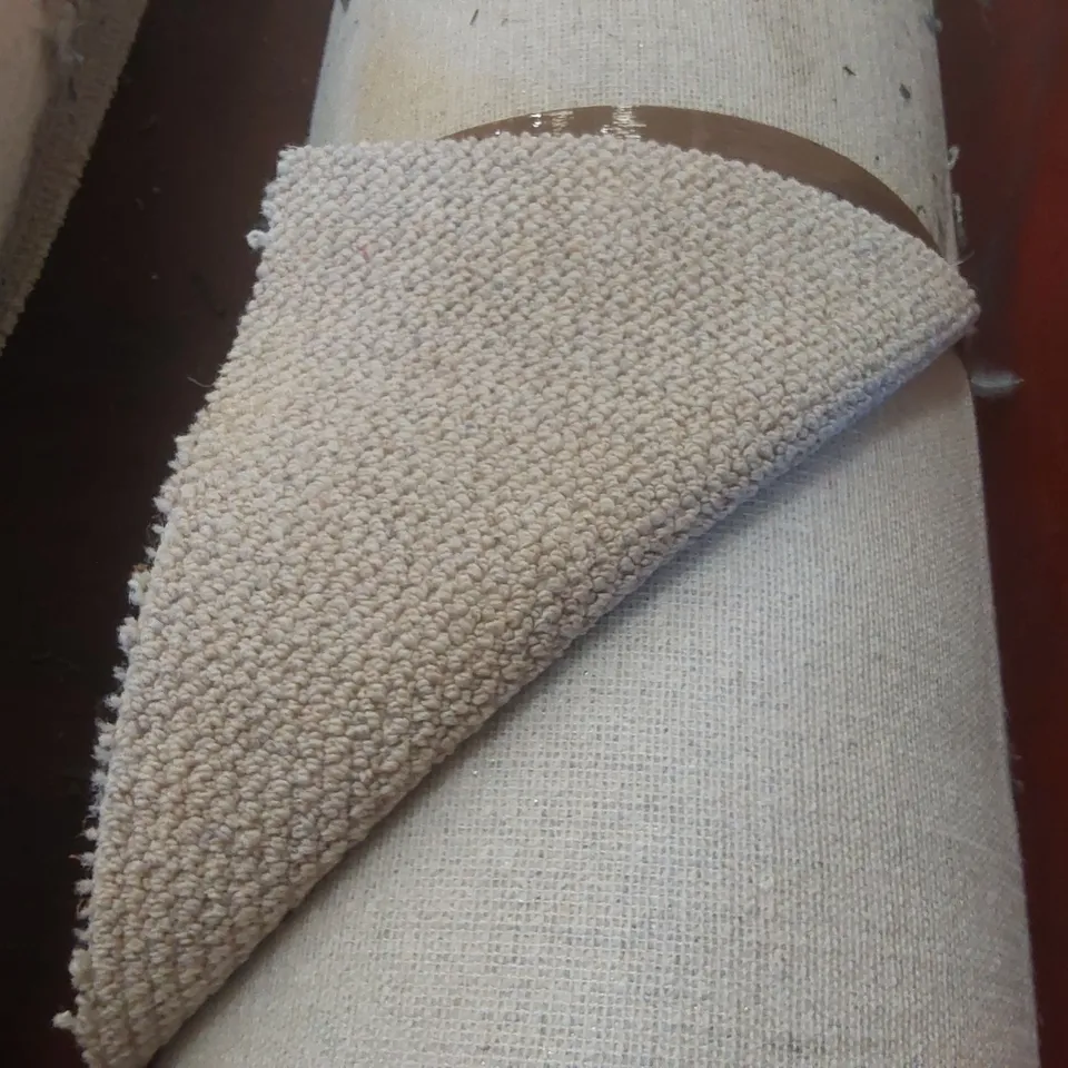 ROLL OF QUALITY HEATHCOTE BOUCLE CARPET - APPROXIMATELY 4 x 11.83m