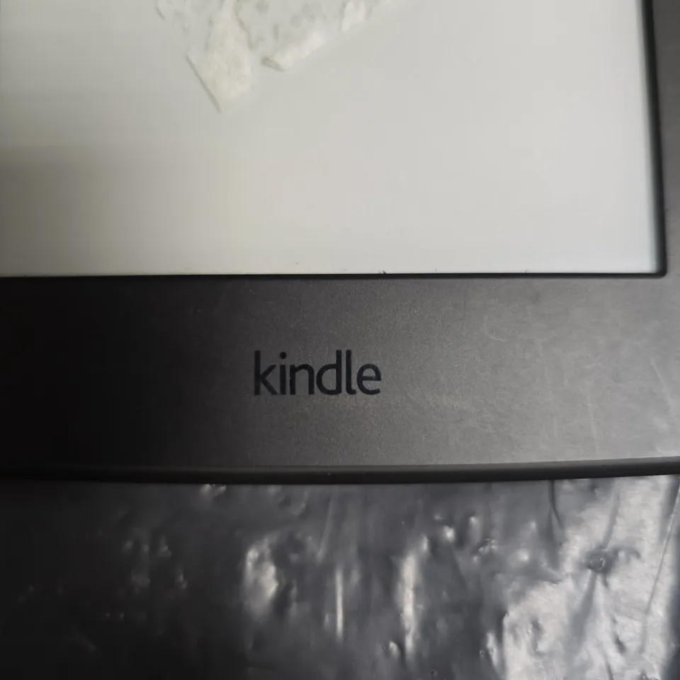 AMAZON KINDLE E-READER – BLACK