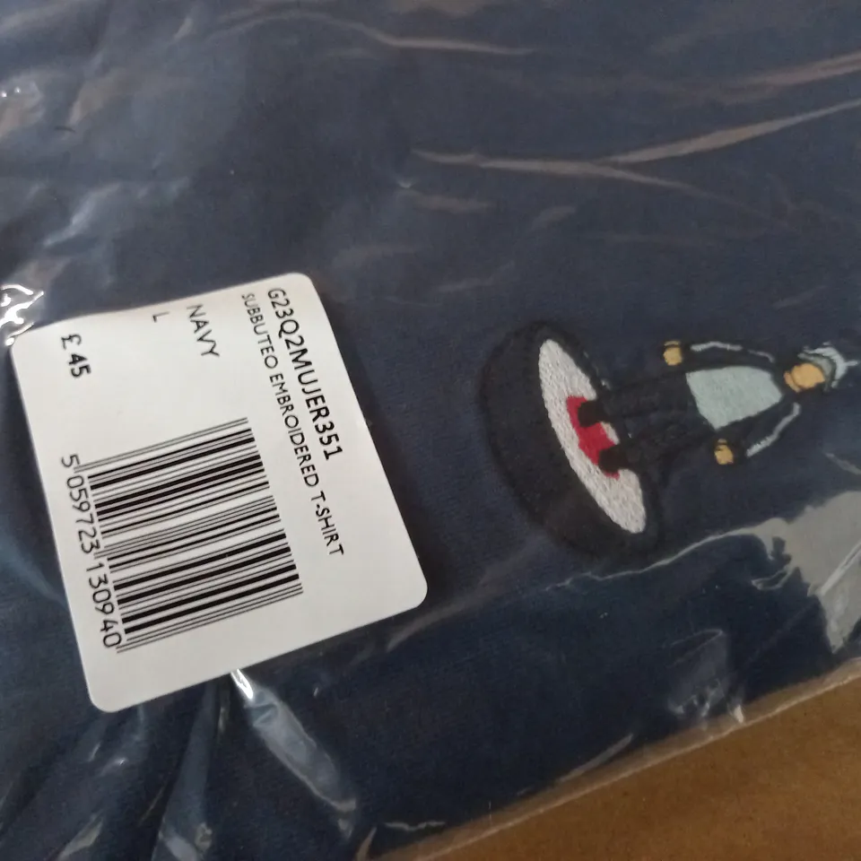 BAGGED PRETTY GREEN SUBBUTEO EMBROIDERED T-SHIRT IN NAVY - L