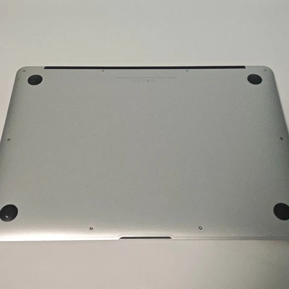 UNBOXED APPLE MACBOOK AIR I-7 8GB/256GB IN SILVER - A1466