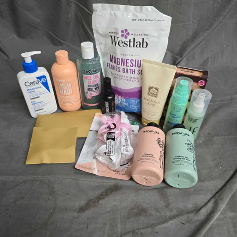 APPROXIMATELY 20 ASSORTED HEALTH & BEAUTY PRODUCTS TO INCLUDE - MANSCAPED CROP REVIVER - CERAVE MOISTURISING LOTION - THE BEAUTY CROP DEWY BOUNCE SETTING MIST - ETC