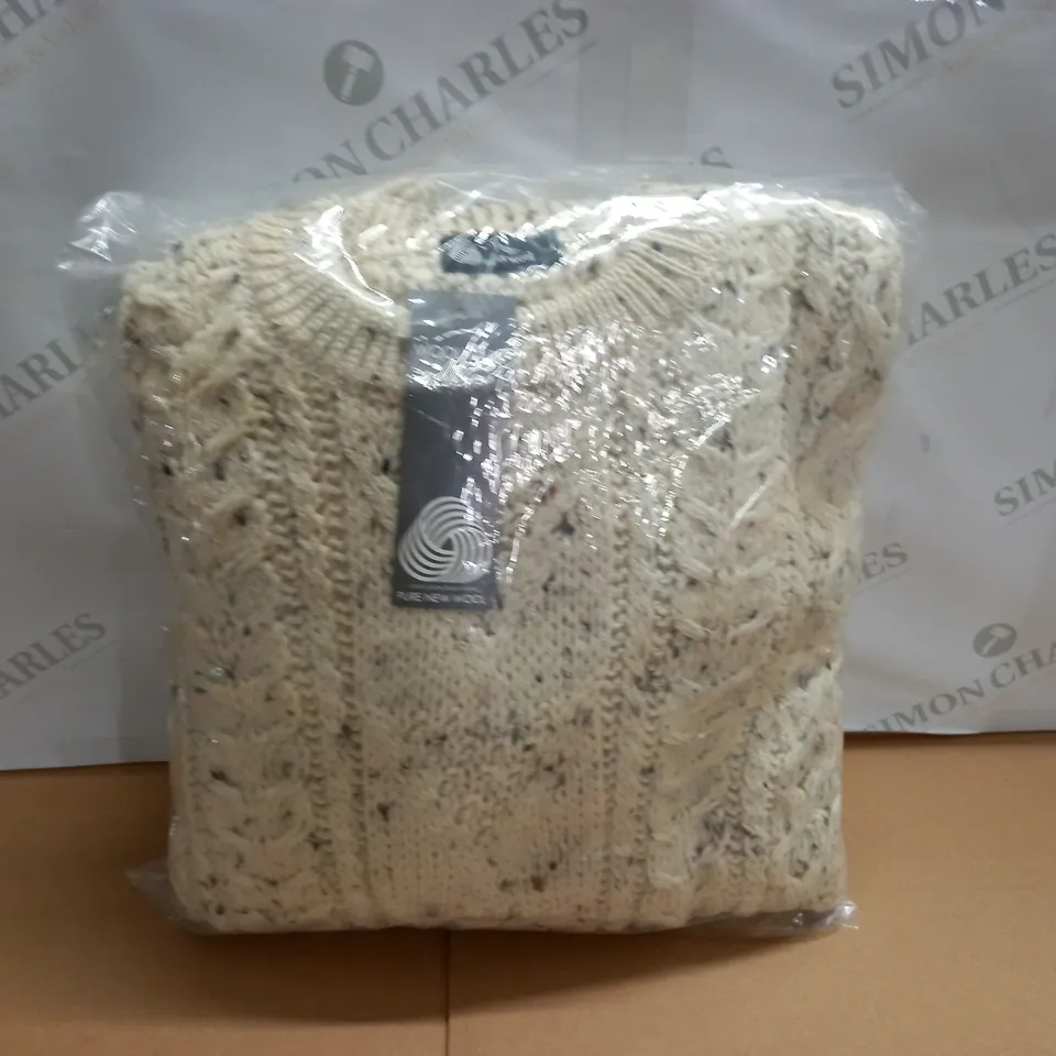 LOT OF 10 AS NEW PURE NEW WOOL KNITTED CREW JUMPERS IN ECRU - ALL L