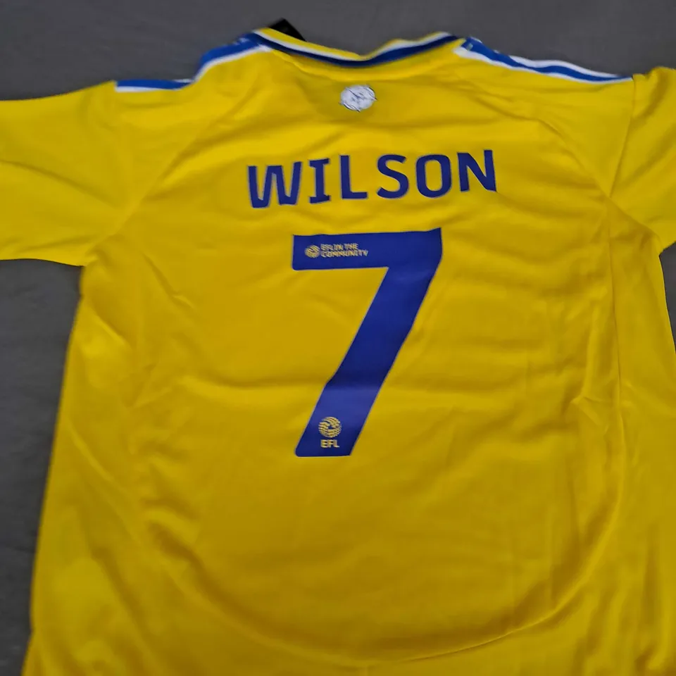 LEEDS UNITED AWAY SHIRT AND SHORTS WITH WILSON 7 SIZE 22