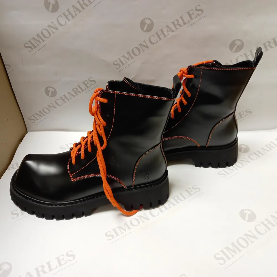 DESIGNER KOI VEGAN BOZO ORANGE AND BLACK FORK TOE BOOTS SIZE 6