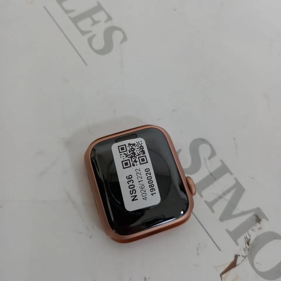 UNBOXED ROSE GOLD APPLE WATCH FACE 