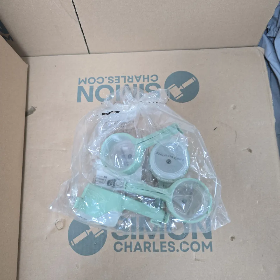 BOX OF APPROXIMATELY 12 ASSORTED ITEMS TO INCLUDE: POUR AND STORE BAG CLIPS 