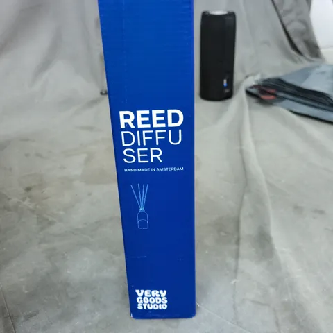 APPROXIMATELY 15 ASSORTED HOUSEHOLD LIQUIDS INCLUDING REDD DIFFUSER , HARPIC CLEANING GEL AND ENMALL CLEAN UP KITCHEN OIL STAINS 