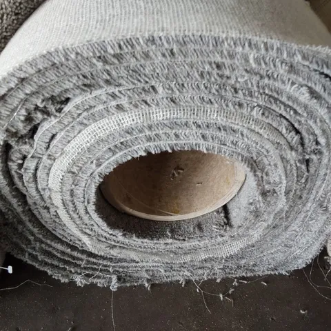 ROLL OF QUALITY LINGDALE ELITE CARPET APPROXIMATELY 4M × 8.82M
