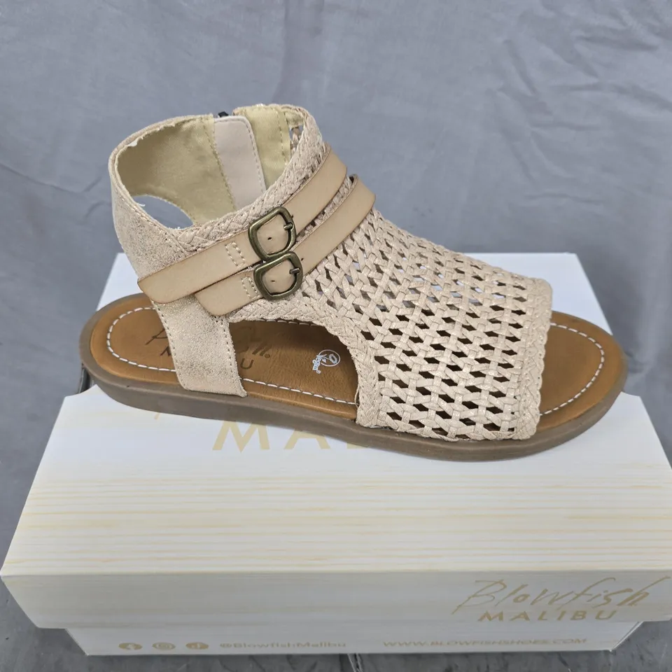 BLOWFISH MALIBU WOMEN'S BEIGE WOVEN SANDALS WITH DOUBLE BUCKLE STRAPS SIZE 6