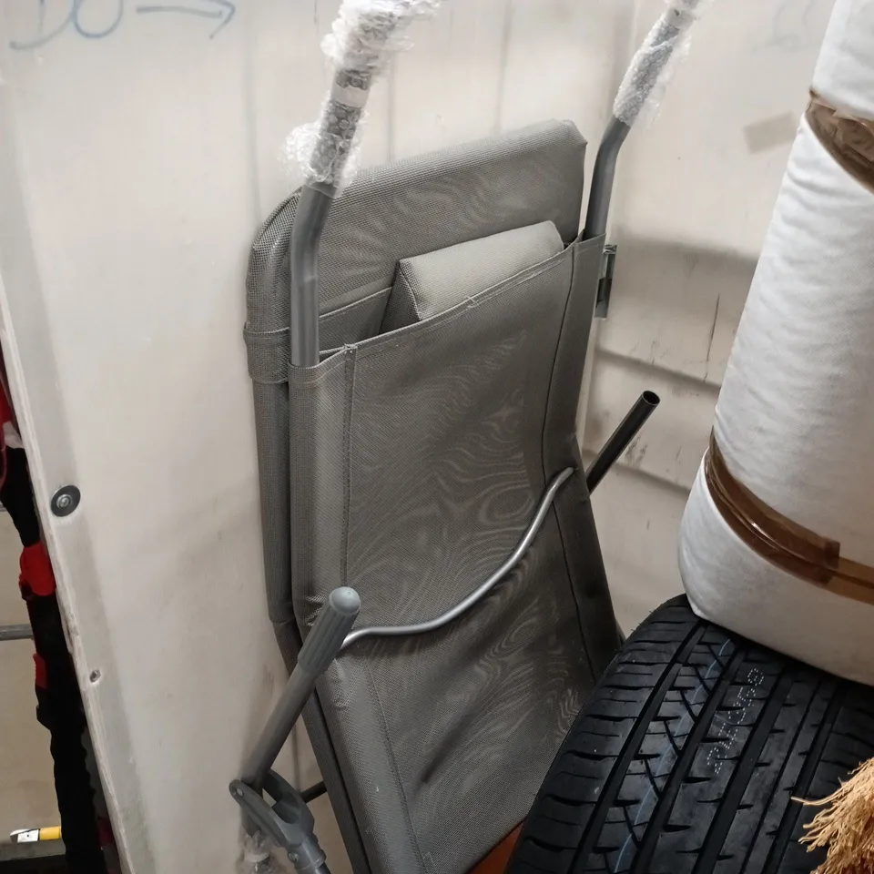 LOT OF APPROXIMATELY 12 ASSORTED HOUSEHOLD ITEMS TO INCLUDE HEATING MAT, FOLDING CHAIR AND 10.5 TOG KINGSIZE DUVET