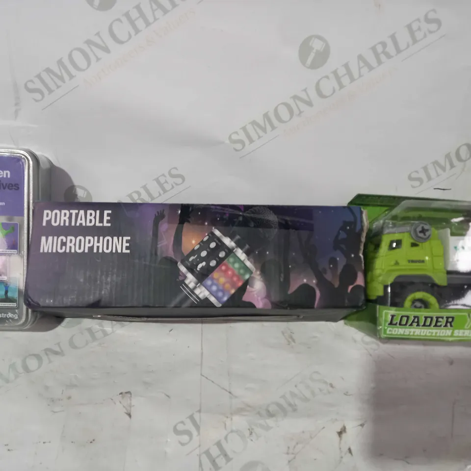 BOX OF APPROXIMATELY 20 ASSORTED TOYS AND GAMES TO INCLUDE MULTI-FUNCTION PORTABLE MICROPHONE, CHUNKY WHEELS LOADER CONSTRUCTION SERIES, HELPING CHILDREN TALK ABOUT THEIR LIVES CARDS, ETC