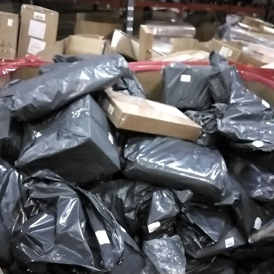 PALLET OF ASSORTED PRODUCTS AND HOUSEHOLD GOODS TO INCLUDE;STEP LADDER,DOG JACKET,PET MATT