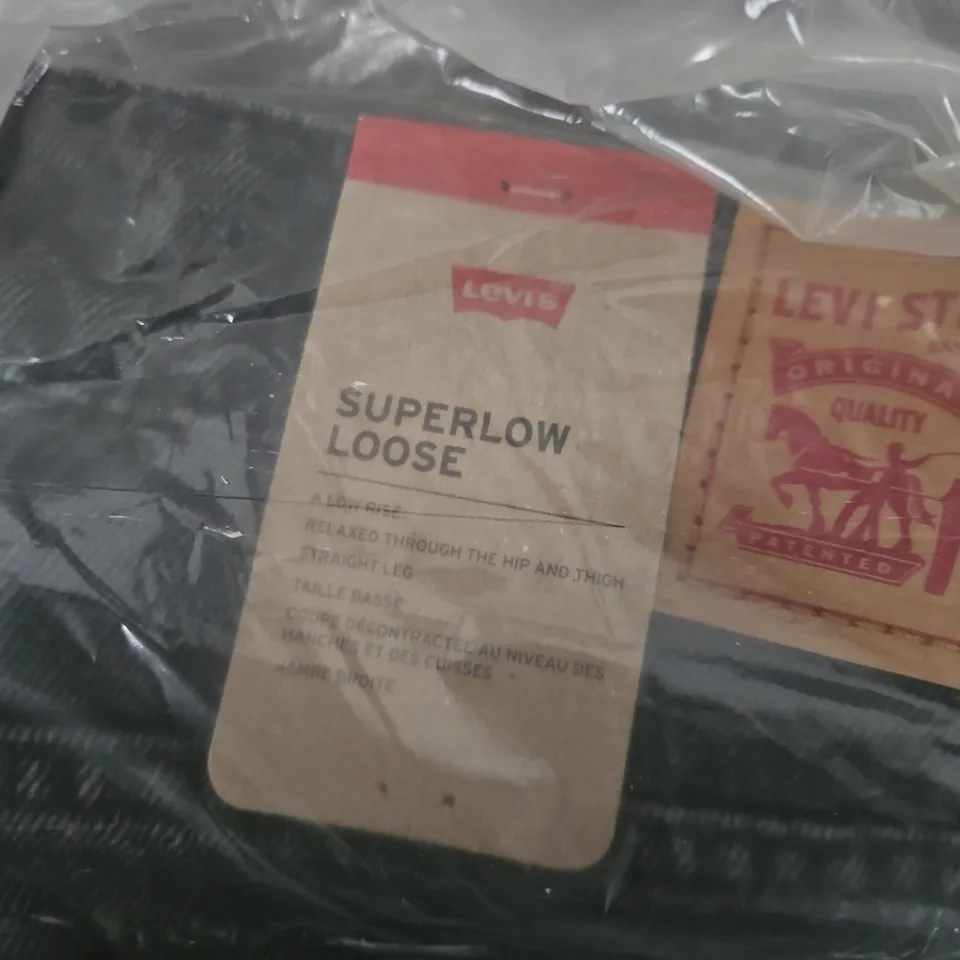 BAGGED LEVI'S SUPERLOW LOOSE JEANS – (28X32)