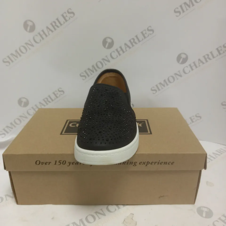 BOXED PAIR OF CUSHION WALK DIAMANTE SLIP ON SHOES IN BLACK - SIZE 5