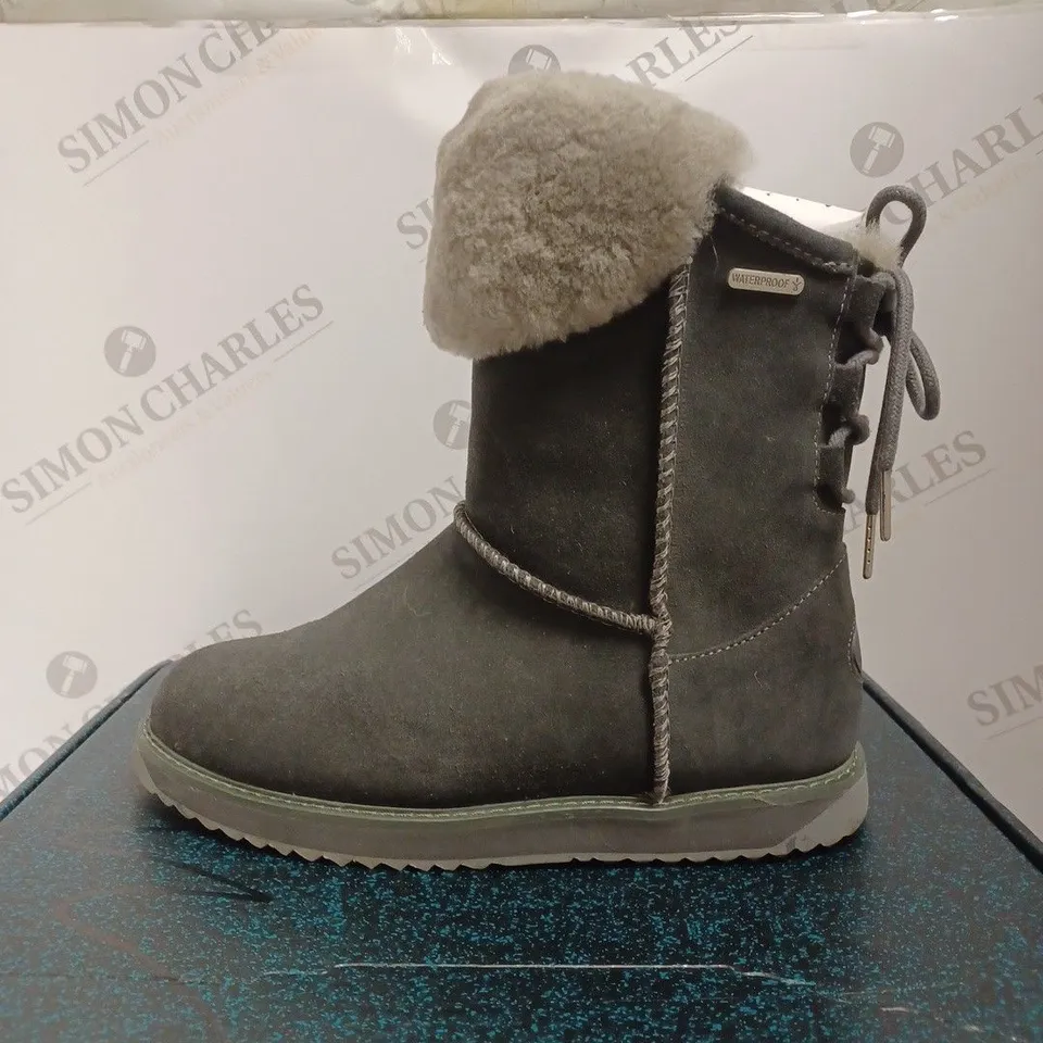 BOXED EMU BIRDWOOD WATERPROOF SHEEPSKIN BOOTS - SIZE 5