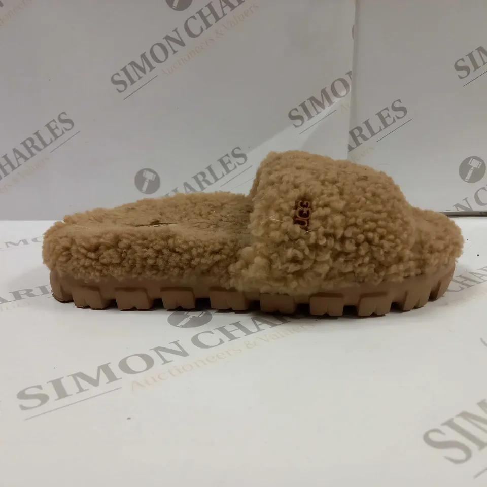 PAIR OF UGG SLIDERS UK SIZE 4