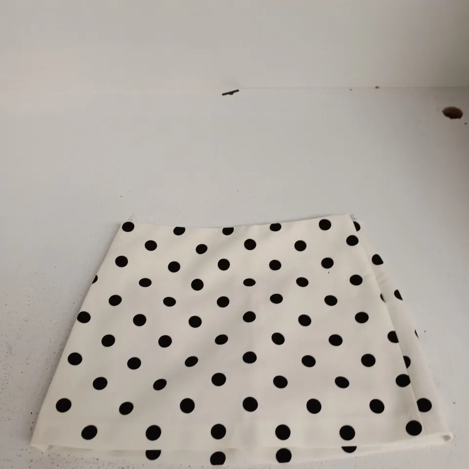 BERSHKA POLKA DOT SKIRT – WHITE WITH BLACK DOTS, UK 6 (EU XS)