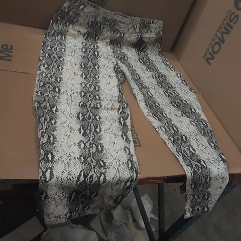 BOX CONTAINING APPROXIMATELY 22x BRAND NEW SIMPLY BE SNAKE PRINT WIDE LEG TROUSERS