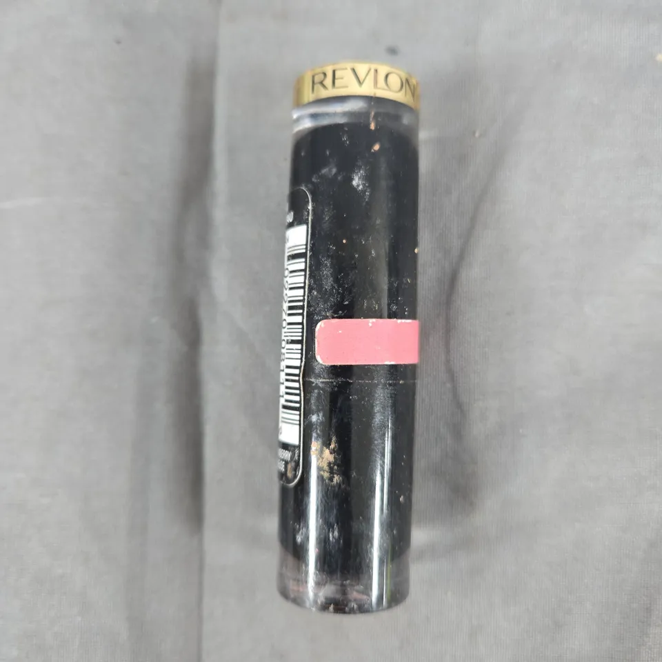 BOX OF APPROXIMATELY 60 REVLON SUPER LUSTROUS LIPSTICKS – BEAMING STRAWBERRY (SHADE 002)